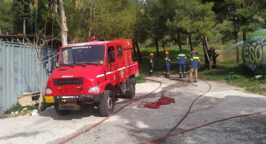Δήμος Ηλιούπολης: Αρωγός με πυροσβεστικά οχήματα στις φωτιές στο Κορωπί
